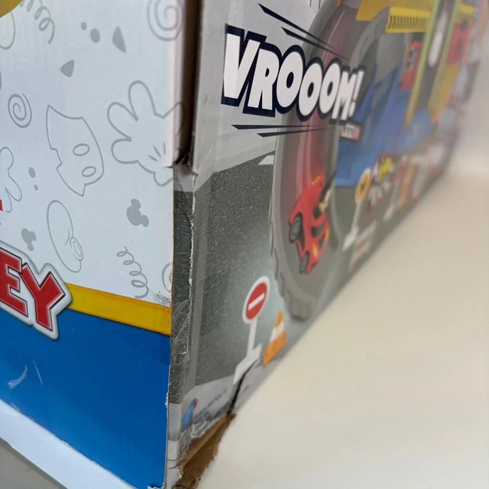 NIB Disney Junior Mickey Mouse Ready To Race Garage with‎ Color Changing Cars